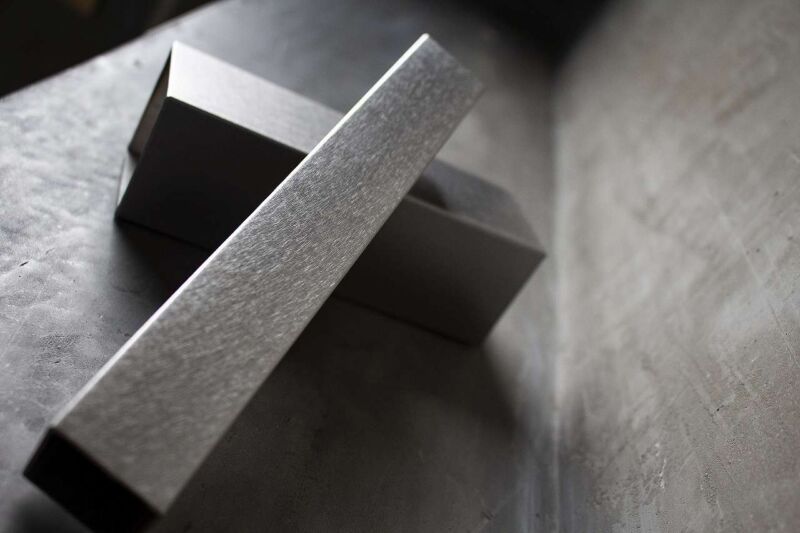 What are the advantages and disadvantages of stainless steel vibration