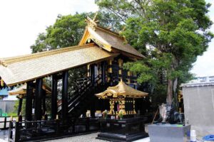 悠久の時を超えるチタン屋根